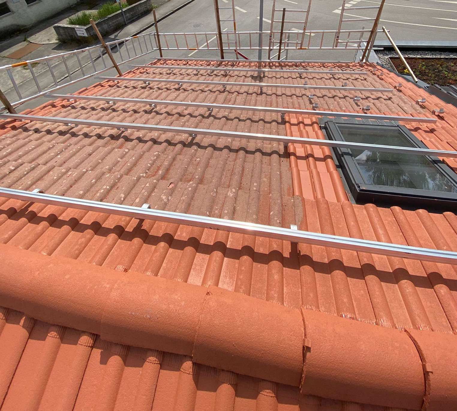 third roof (West), all rails set