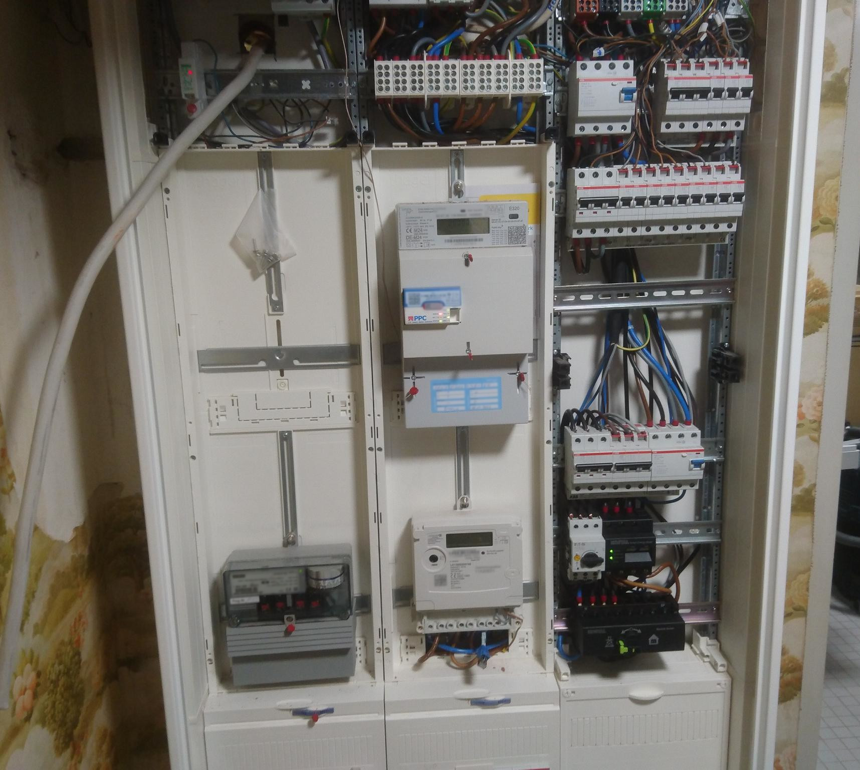 electrical cabinet with full backup system