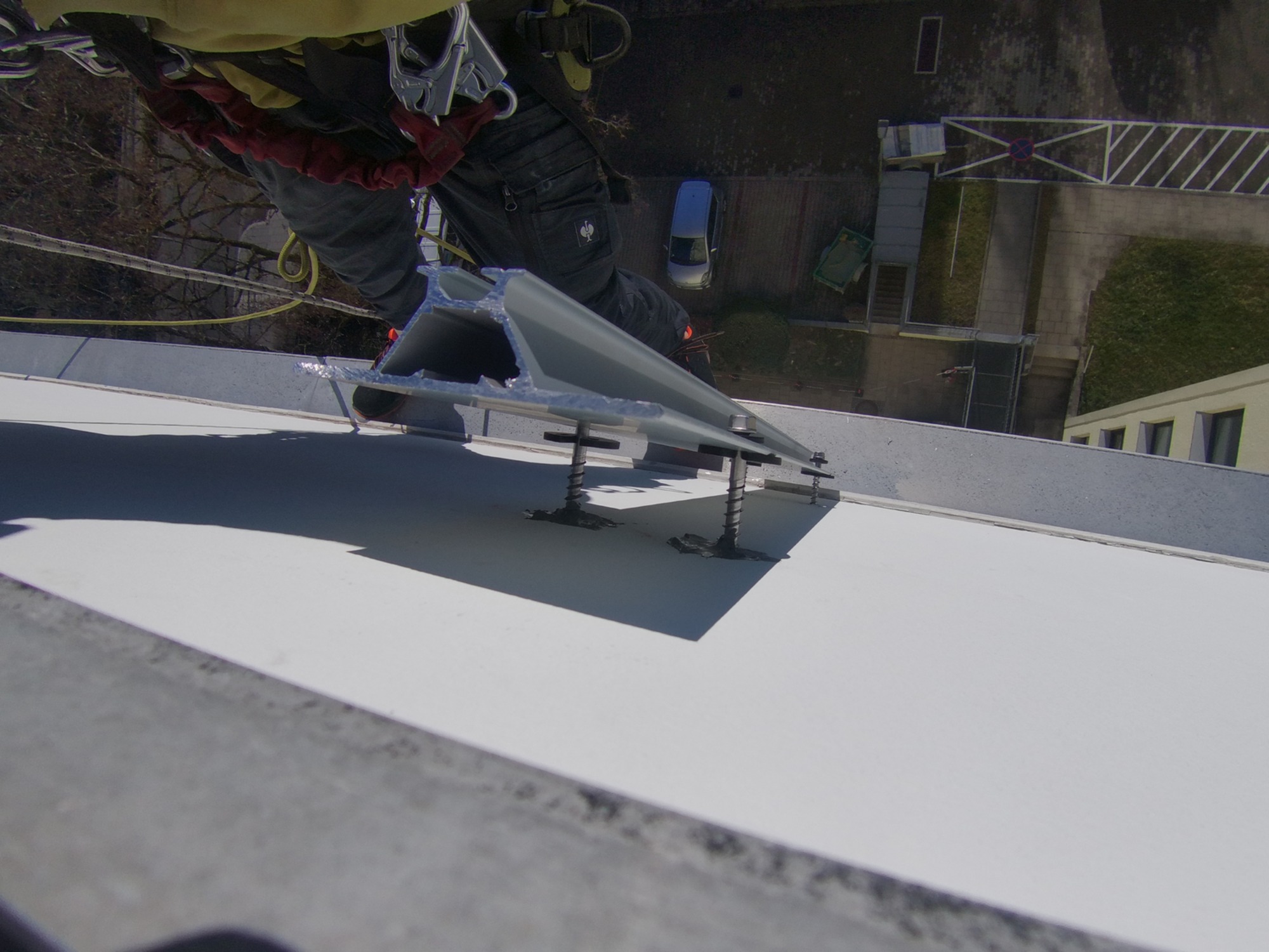 details rail installation, with sealant